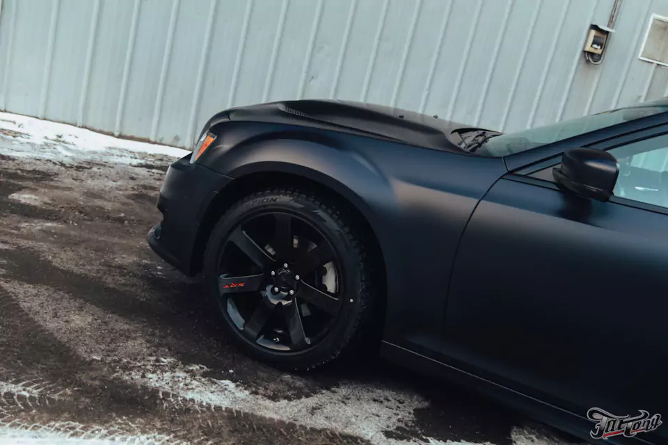 Обновленный Chrysler 300C! Кузовной ремонт и полный окрас кузова, оклейка матовым полиуретаном, комплексная шумоизоляция и сабвуферное звено, плановое ТО